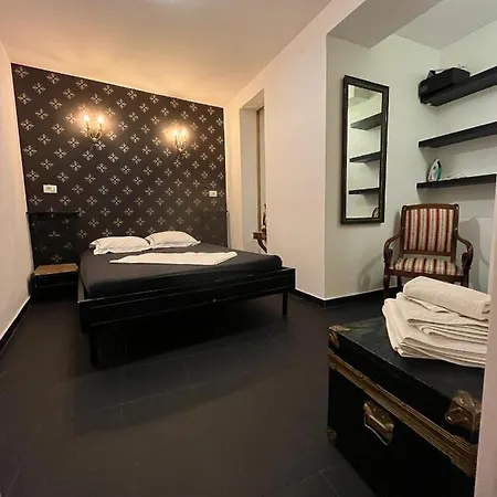 Old Town Napoleon Crib Apartment Bucharest Exterior photo