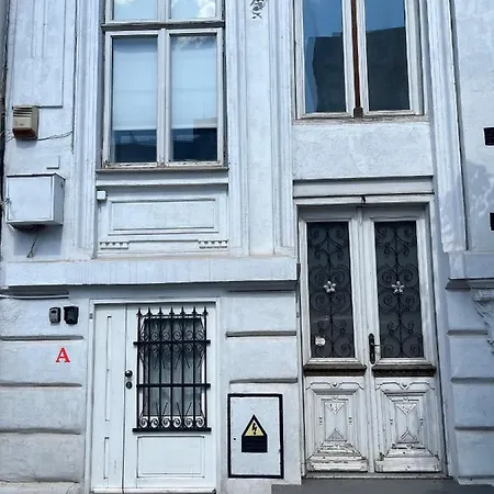 Old Town Napoleon Crib Apartment Bucharest Exterior photo