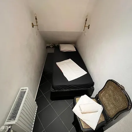 Old Town Napoleon Crib Apartment Bucharest Exterior photo