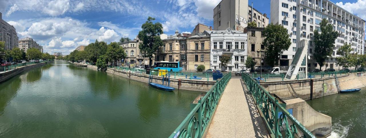 Old Town Napoleon Crib דירה
